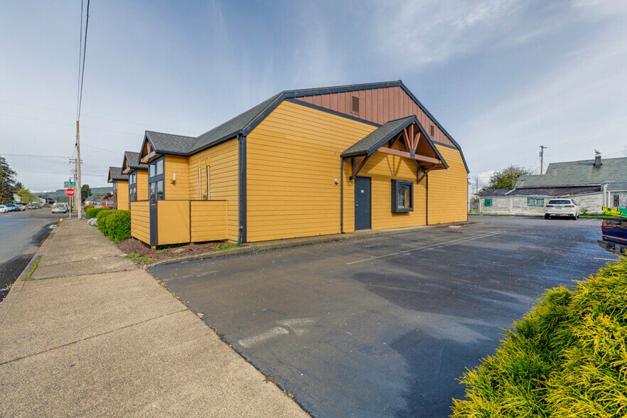 More Photos Of 915 Main Ave, Tillamook Veterinarian Kennel For Lease