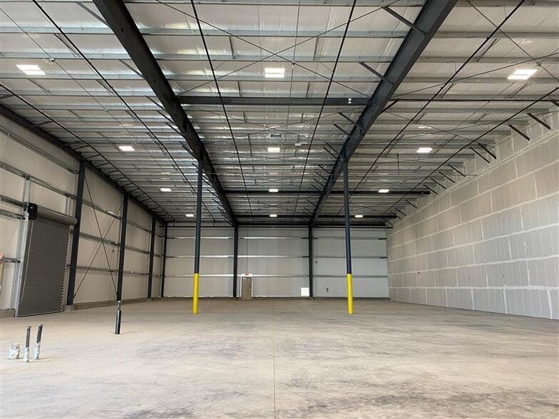 More Photos Of 11380 Commercial Pky, Castroville Distribution For Lease