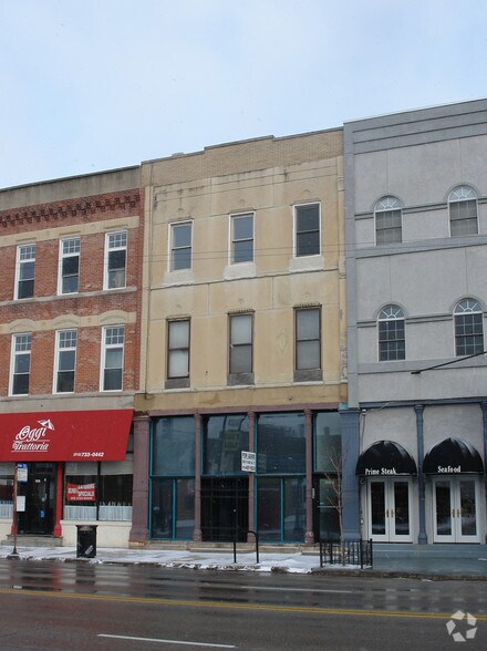 More Photos Of 1376 W Grand Ave, Chicago Storefront Retail Office For Lease