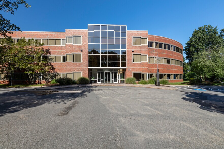 More Photos Of 10 New England Business Ctr, Andover Office For Lease