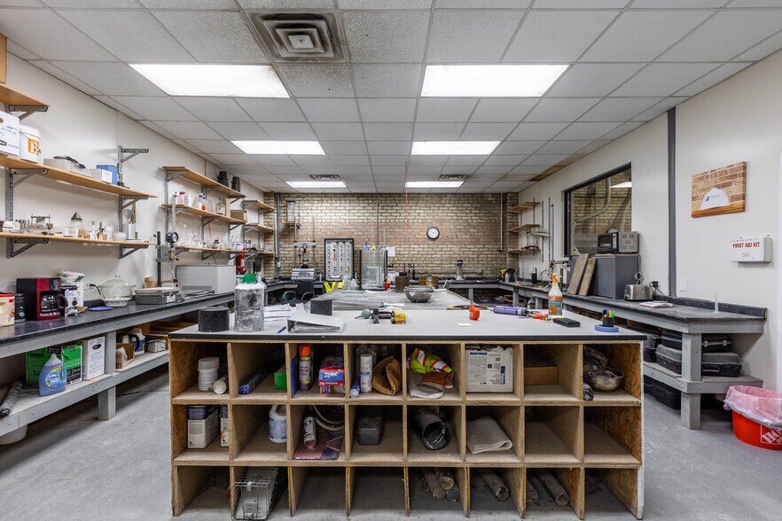 More Photos Of 2945 W Harrison St, Chicago Office For Sale