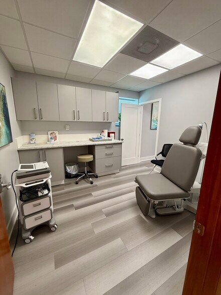 More Photos Of 1911 Harrison St, Hollywood Medical For Lease