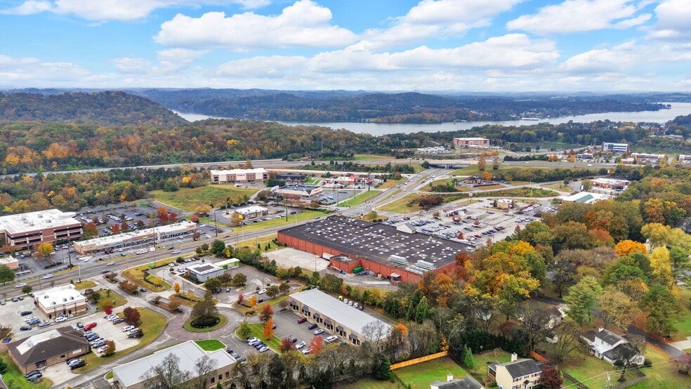 More Photos Of 1909 Pinnacle Pointe Way, Knoxville Office For Lease