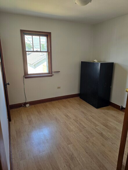 More Photos Of 4914 50 Av, Red Deer Office For Sale