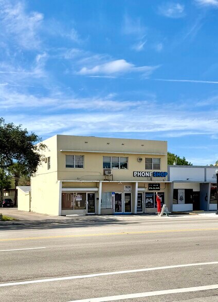 More Photos Of 924-926 N Federal Hwy, Hollywood Storefront Retail Residential For Lease
