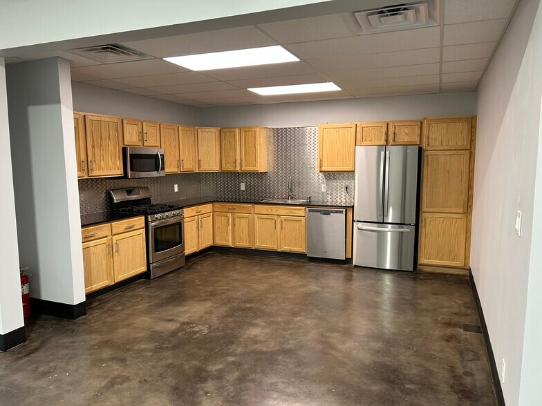 More Photos Of 1345 Conant St, Dallas Flex For Sale