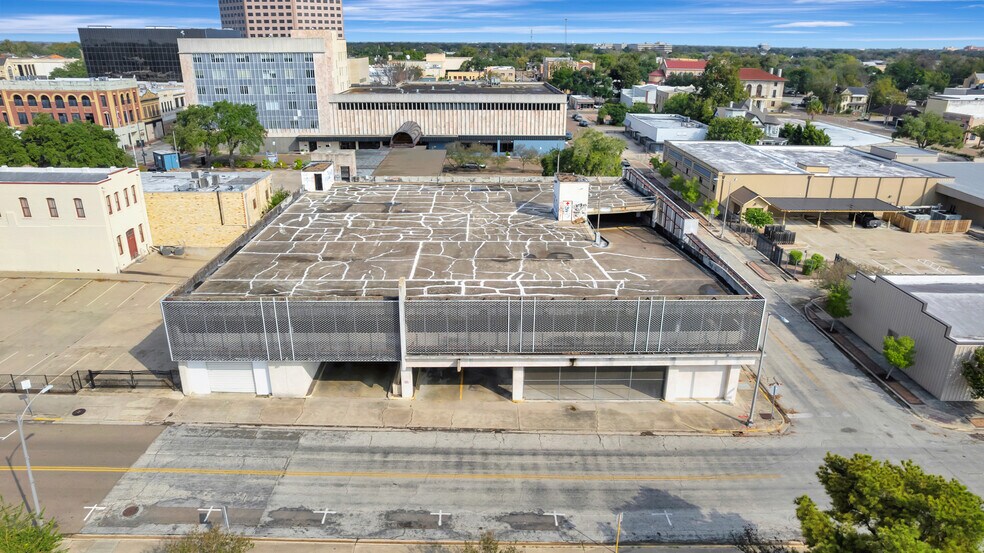 More Photos Of 120 S Main St, Victoria Office For Sale