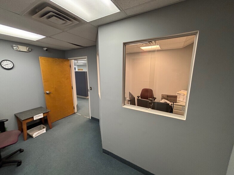 More Photos Of 1654 King St, Enfield Office For Lease