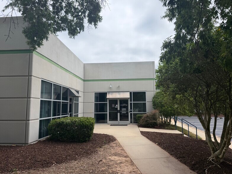 More Photos Of 3500 Gateway Centre Blvd, Morrisville Light Distribution For Lease