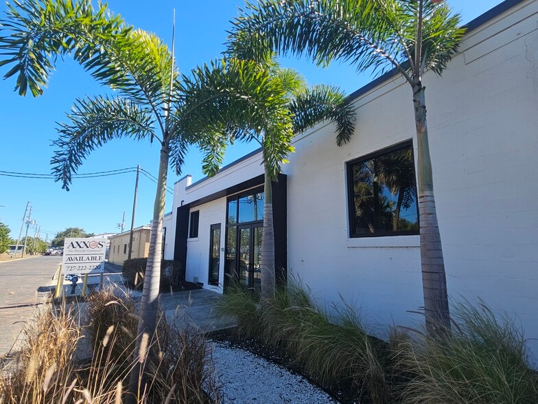 More Photos Of 2606 Fairfield Ave S, Saint Petersburg Light Manufacturing For Lease
