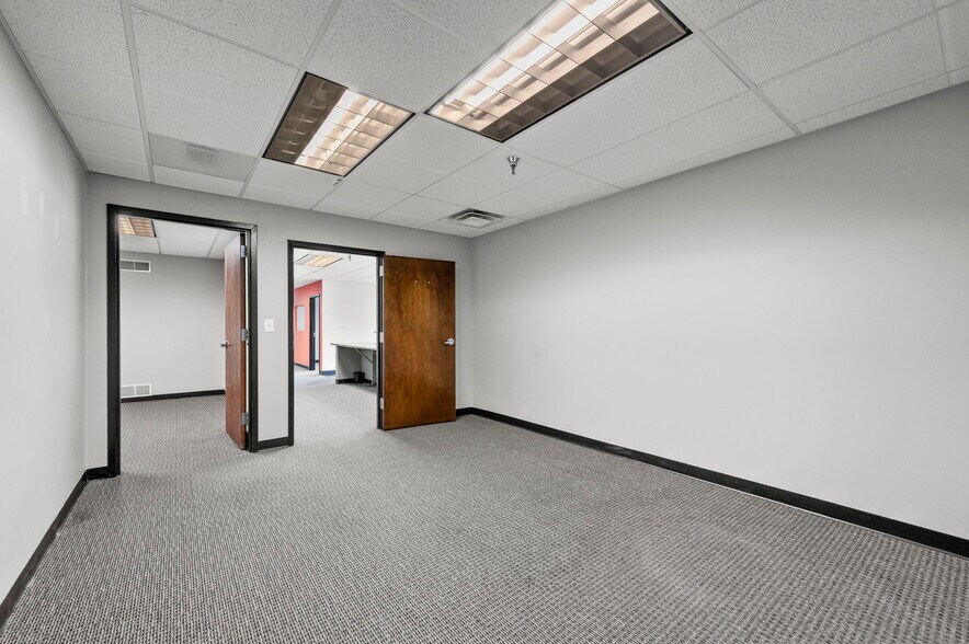 More Photos Of 3730 S Elizabeth St, Independence Medical For Lease
