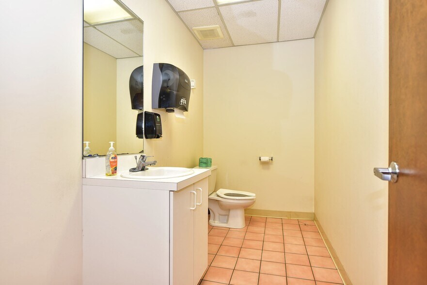 More Photos Of 230 West Parkway, Pompton Plains Flex For Sale