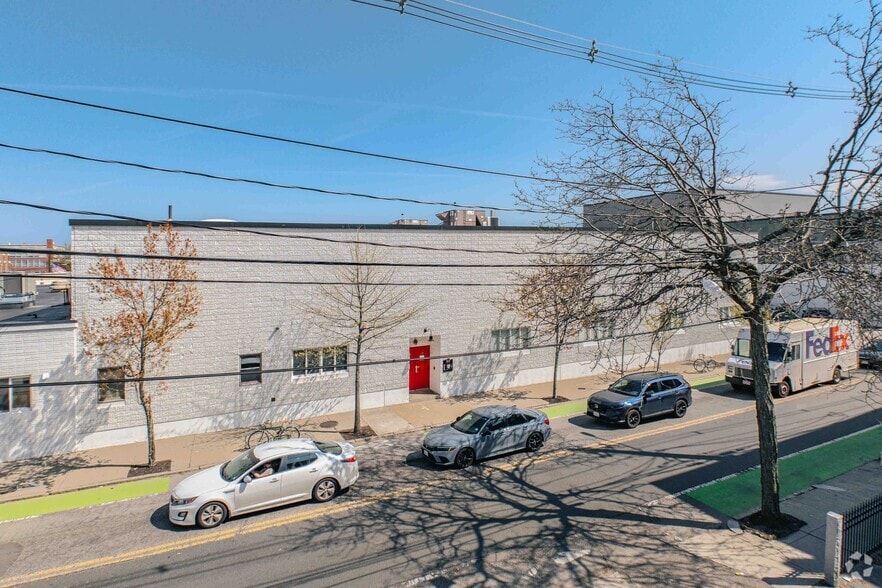 More Photos Of 28-30 Park St, Somerville Light Manufacturing For Lease