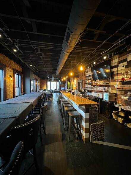 More Photos Of 501 N College Ave, Indianapolis General Retail For Sale