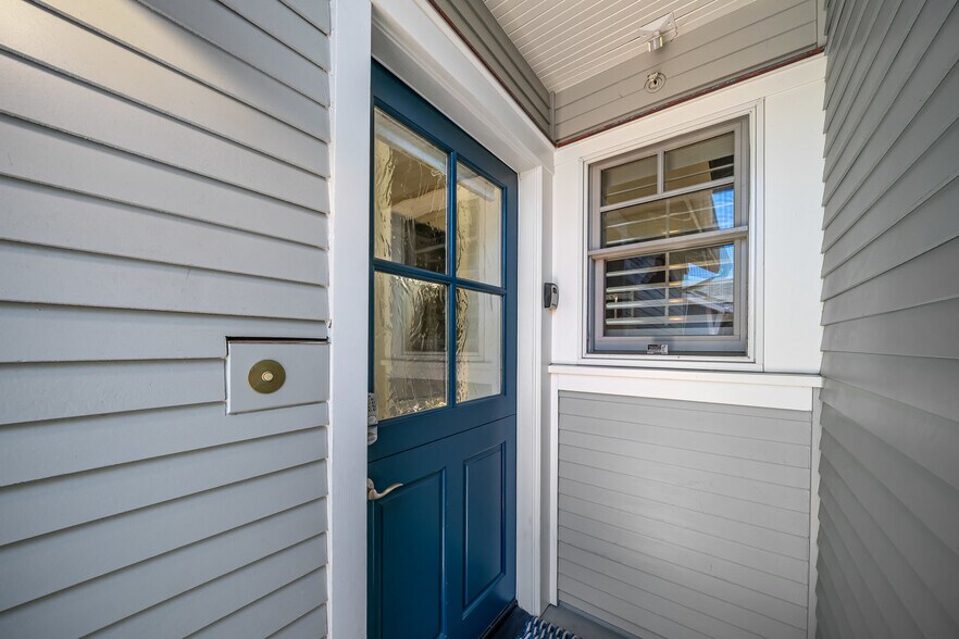 More Photos Of 74 San Francisco St, Avila Beach Flex For Sale