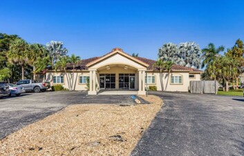 More Photos Of 15740 New Hampshire Ct, Fort Myers Medical For Lease