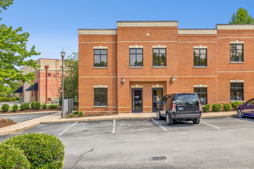 More Photos Of 106 Mission Ct, Franklin Office For Sale