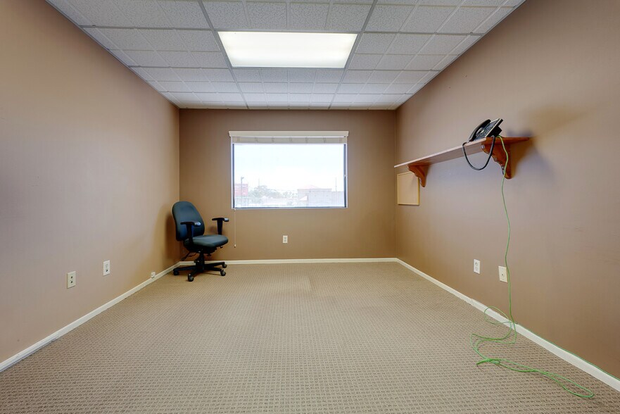 More Photos Of 1344 W 6th St, Corona Office For Sale