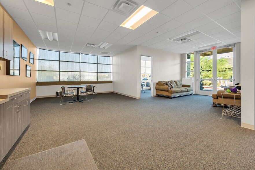 More Photos Of 23320 N 18th Dr, Phoenix Warehouse For Sale