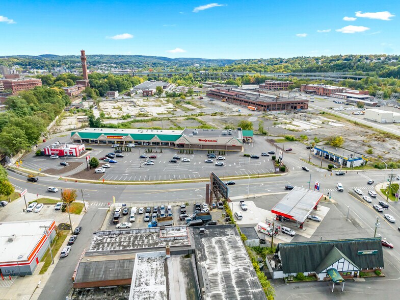 More Photos Of 649 W Main St, Waterbury Freestanding For Sale