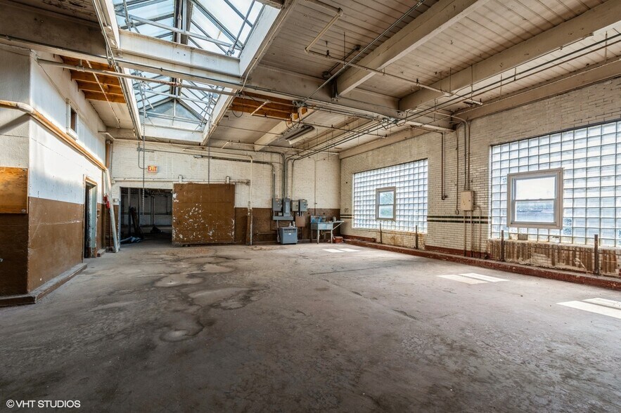 More Photos Of 5041-5047 N Western Ave, Chicago Flex For Lease
