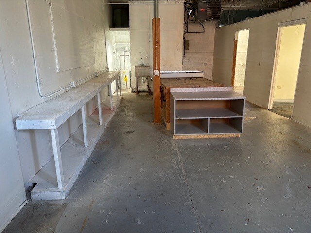 More Photos Of 12 Pease Ave, Middletown Showroom For Lease