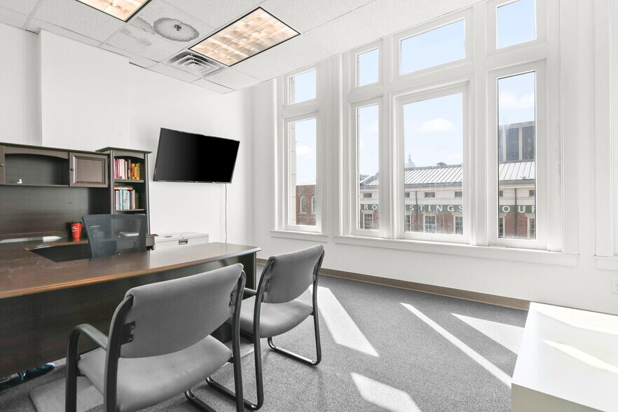 More Photos Of 206 S 6th St, Springfield Office For Sale