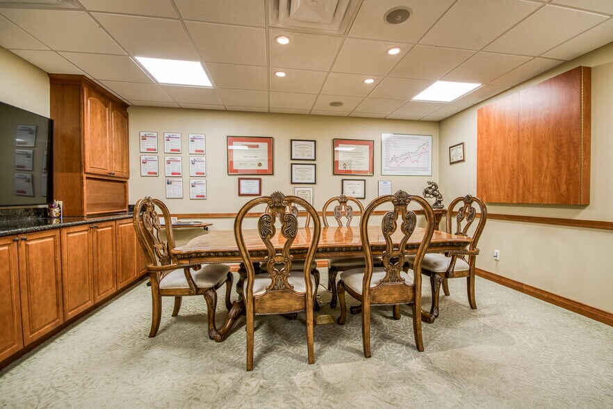More Photos Of 2662-2698 SE Willoughby Blvd, Stuart Office For Sale