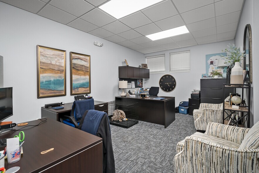 More Photos Of 1985 Bluestone Dr, Saint Charles Medical For Sale