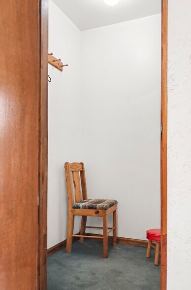 More Photos Of 2590 Western Ave, Village of Altamont Freestanding For Sale