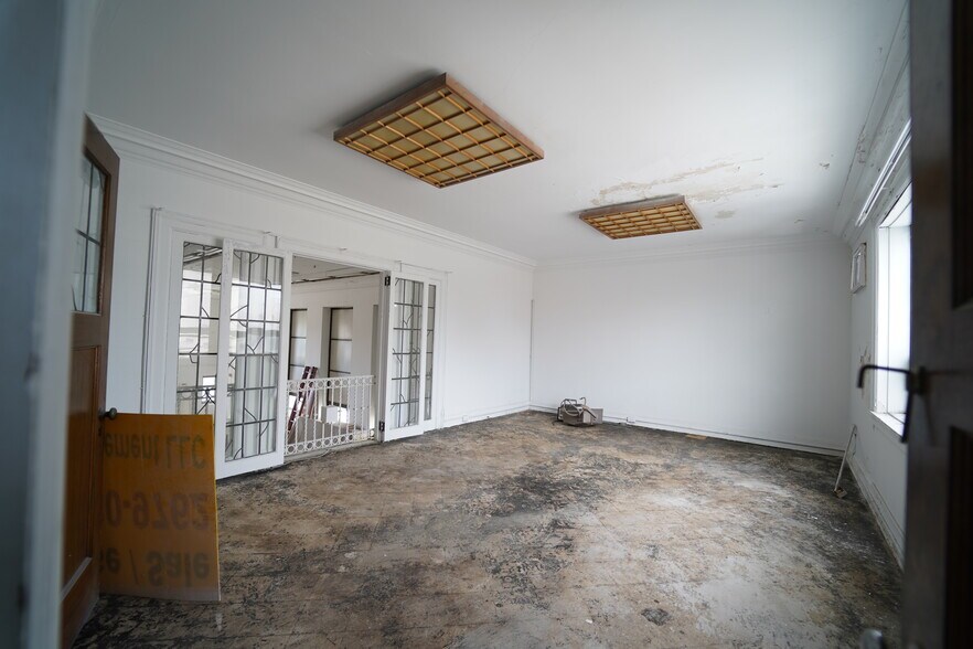 More Photos Of 242 State St, Hackensack Freestanding For Lease