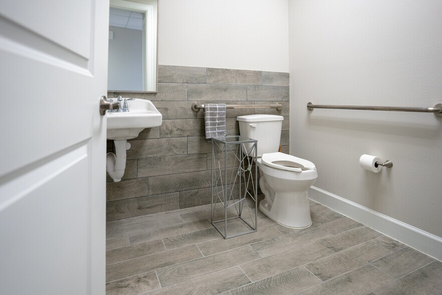 More Photos Of 830 Julie Rivers Dr, Sugar Land Office For Sale