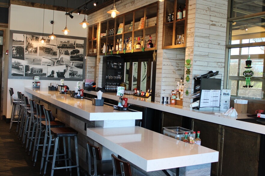 More Photos Of 13366-13386 Metcalf Ave, Overland Park General Retail For Lease