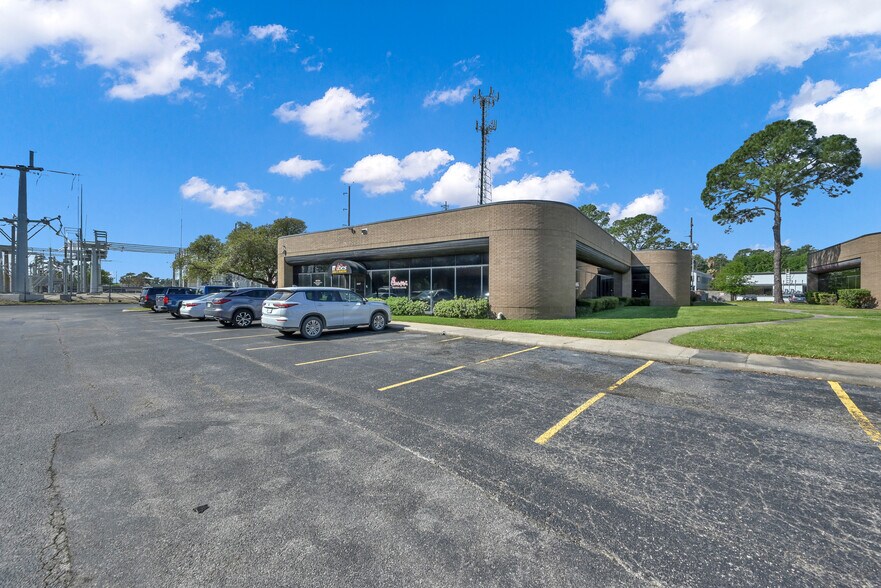 More Photos Of 25307 I-45, Spring Medical For Lease