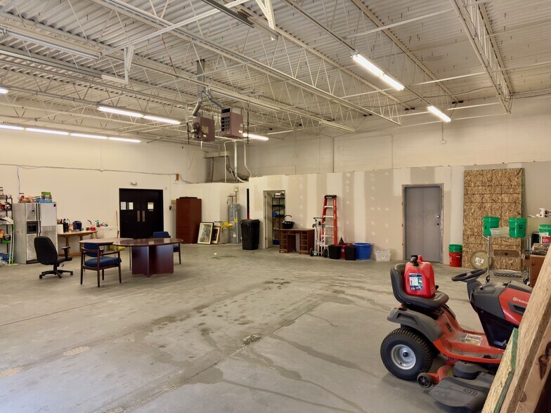 More Photos Of 1650 Perrysburg Holland Rd, Holland Freestanding For Lease