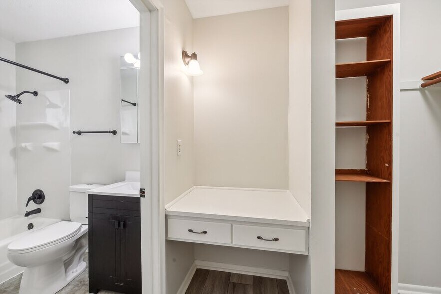 More Photos Of 2009-2017 Commerce Blvd, Mound Apartments For Sale
