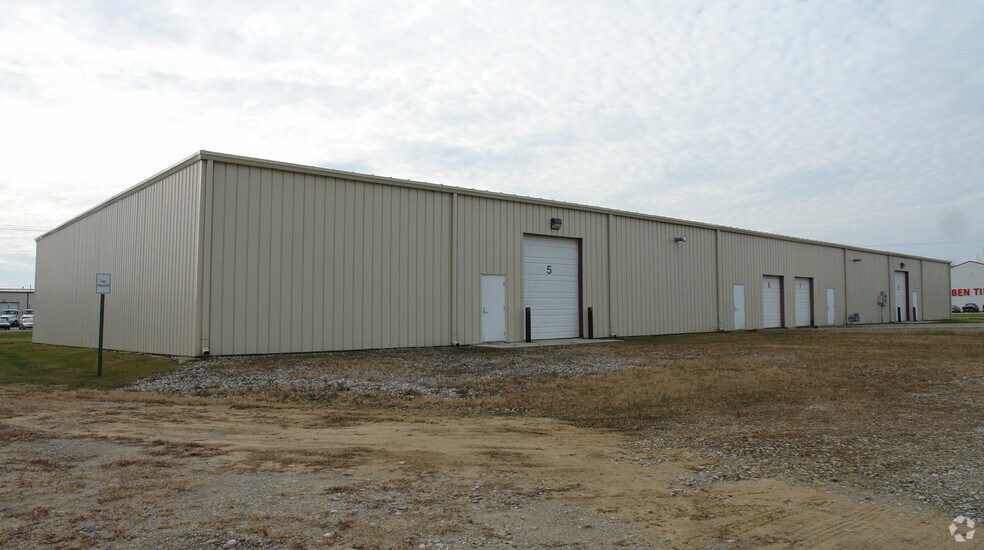 More Photos Of 2112 Jim Neu Dr, Plymouth Warehouse For Lease