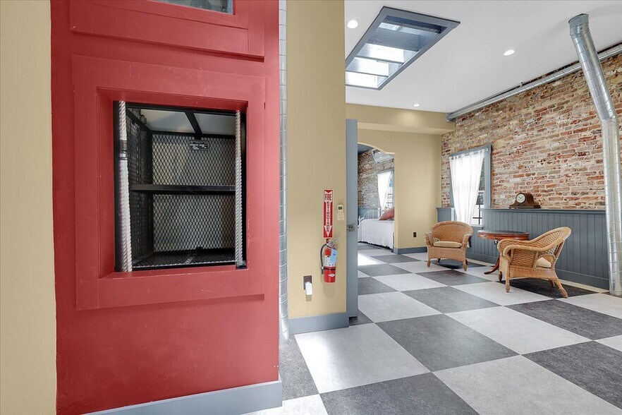 More Photos Of 228 1st St, Marysville Storefront Retail Residential For Sale