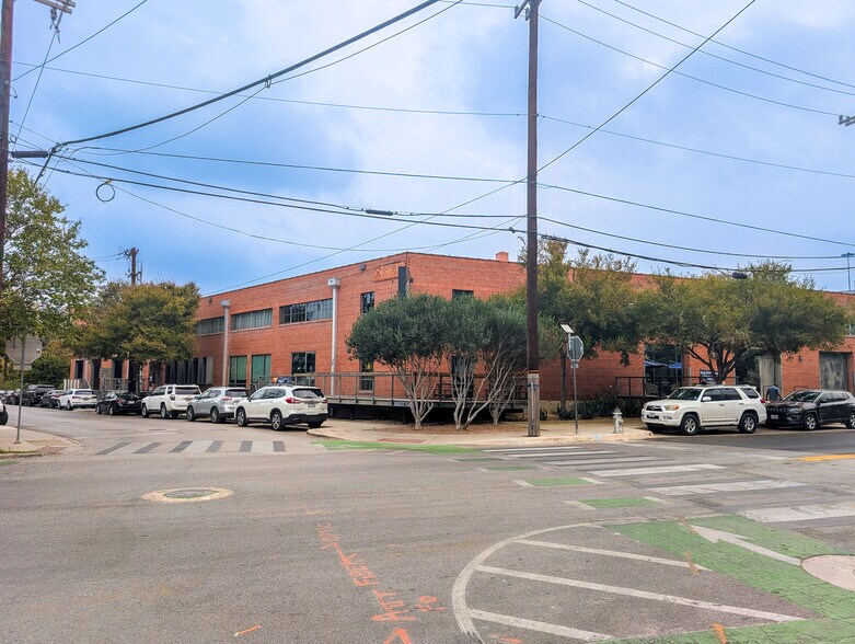 More Photos Of 203 E Jones Ave, San Antonio Office For Lease
