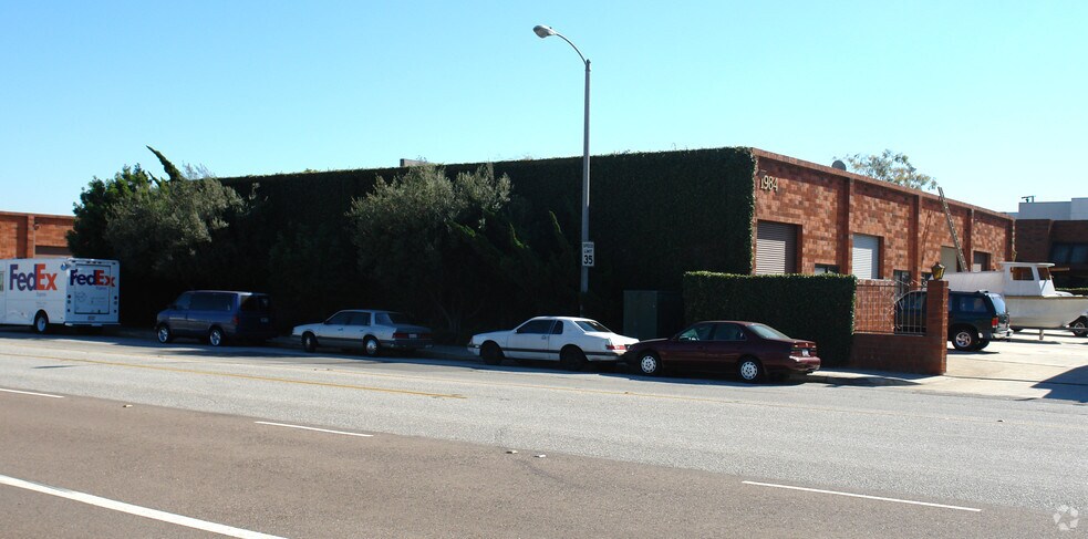 More Photos Of 1972-1996 W Del Amo Blvd, Torrance Warehouse For Lease