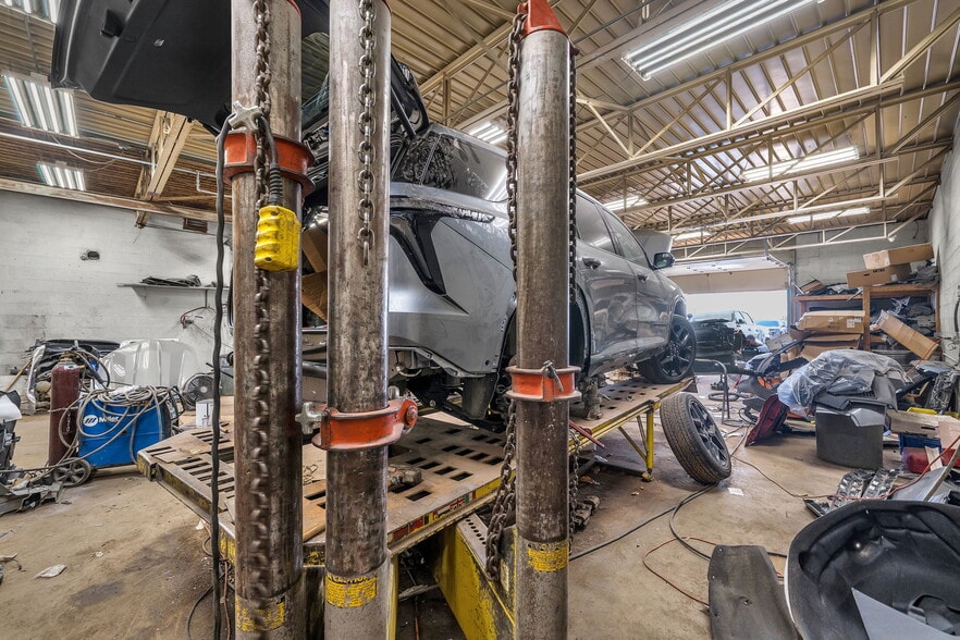 More Photos Of 29300 Goddard Rd, Romulus Manufacturing For Sale