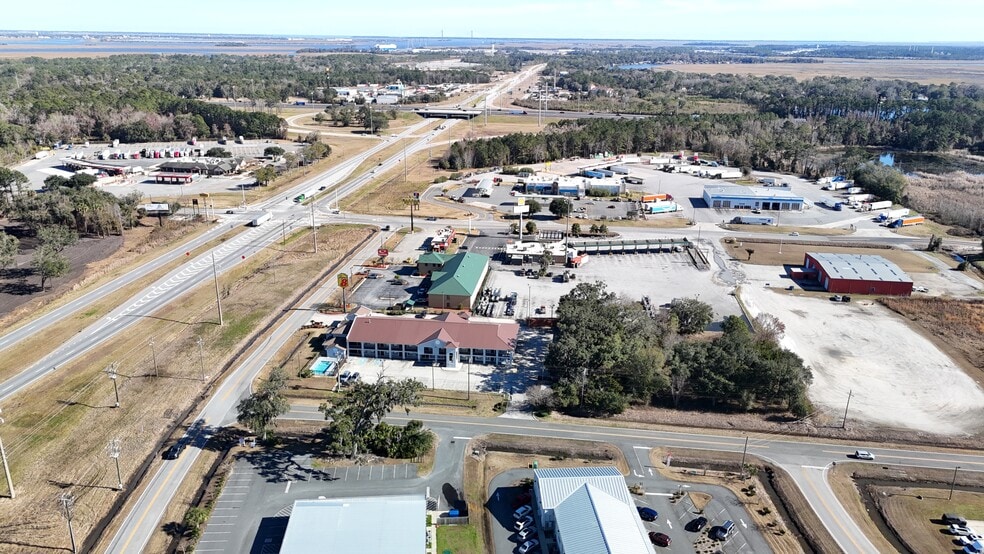 More Photos Of 211 Palisade Dr, Brunswick Hotel For Sale