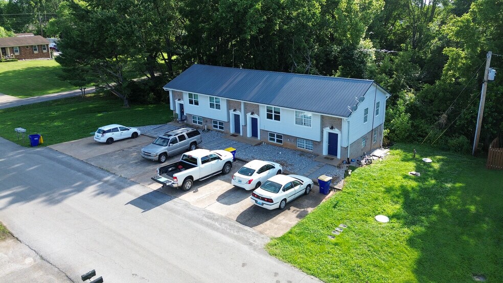 More Photos Of 105 Windy Cir, Franklin Multifamily For Sale