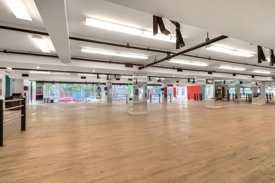 More Photos Of 7345 Boul Saint-Laurent, Montréal Storefront Retail Residential For Sale