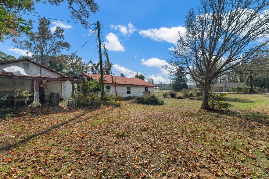 More Photos Of 7736 Westpoint Rd, West Point Freestanding For Sale