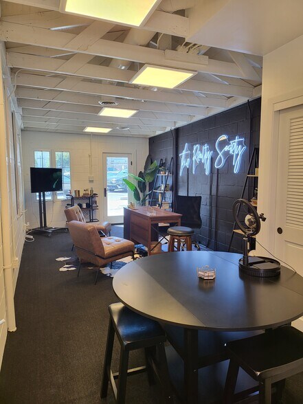 More Photos Of 7451 Monterey St, Gilroy Storefront Retail Office For Sale