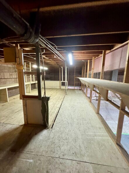More Photos Of 3226 Franklin Ave, Riverside Manufacturing For Lease