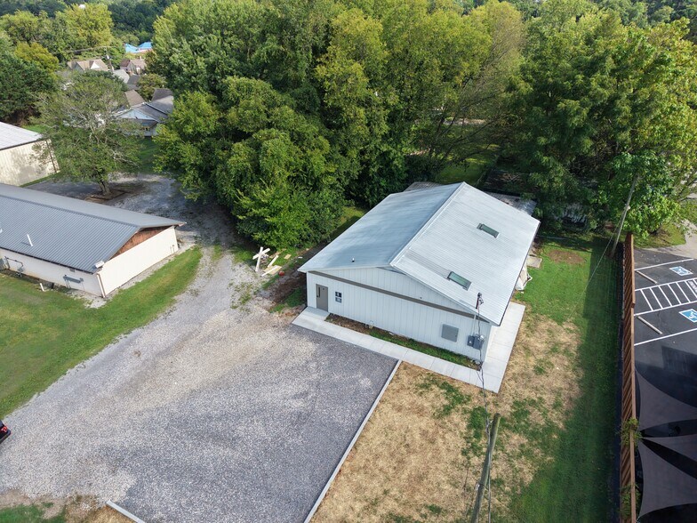 More Photos Of 2550 Sutherland Ave, Knoxville Light Distribution For Lease
