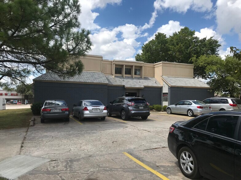 More Photos Of 2111 S Collins St, Arlington Office For Lease