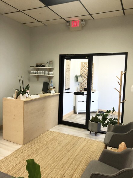 More Photos Of 4180 W Broadway Ave, Robbinsdale Storefront Retail Office For Lease